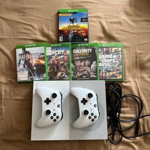 Xbox one s 500 gb with 5 games and 2 controllers